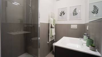 Appartement, 2 chambres, balcon, vue ville | Salle de bain