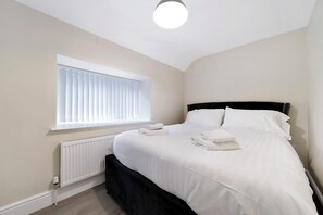 2 bedrooms, iron/ironing board, bed sheets - Glenside Cottage 'sleeping 4 guests' (DL)