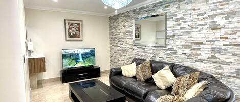 하우스 | 거실 공간 | TV