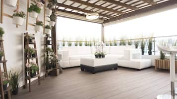 Apartment, Multiple Bedrooms, Smoking, Balcony | Balcony