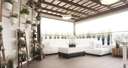 8-bdr Penthouse With A Private Rooftop & Jacuzzi