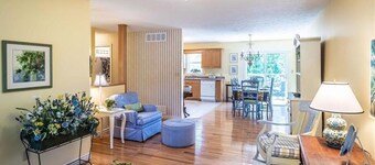 Perfect for couples or the family. Walk downtown, to beach or hiking trails.