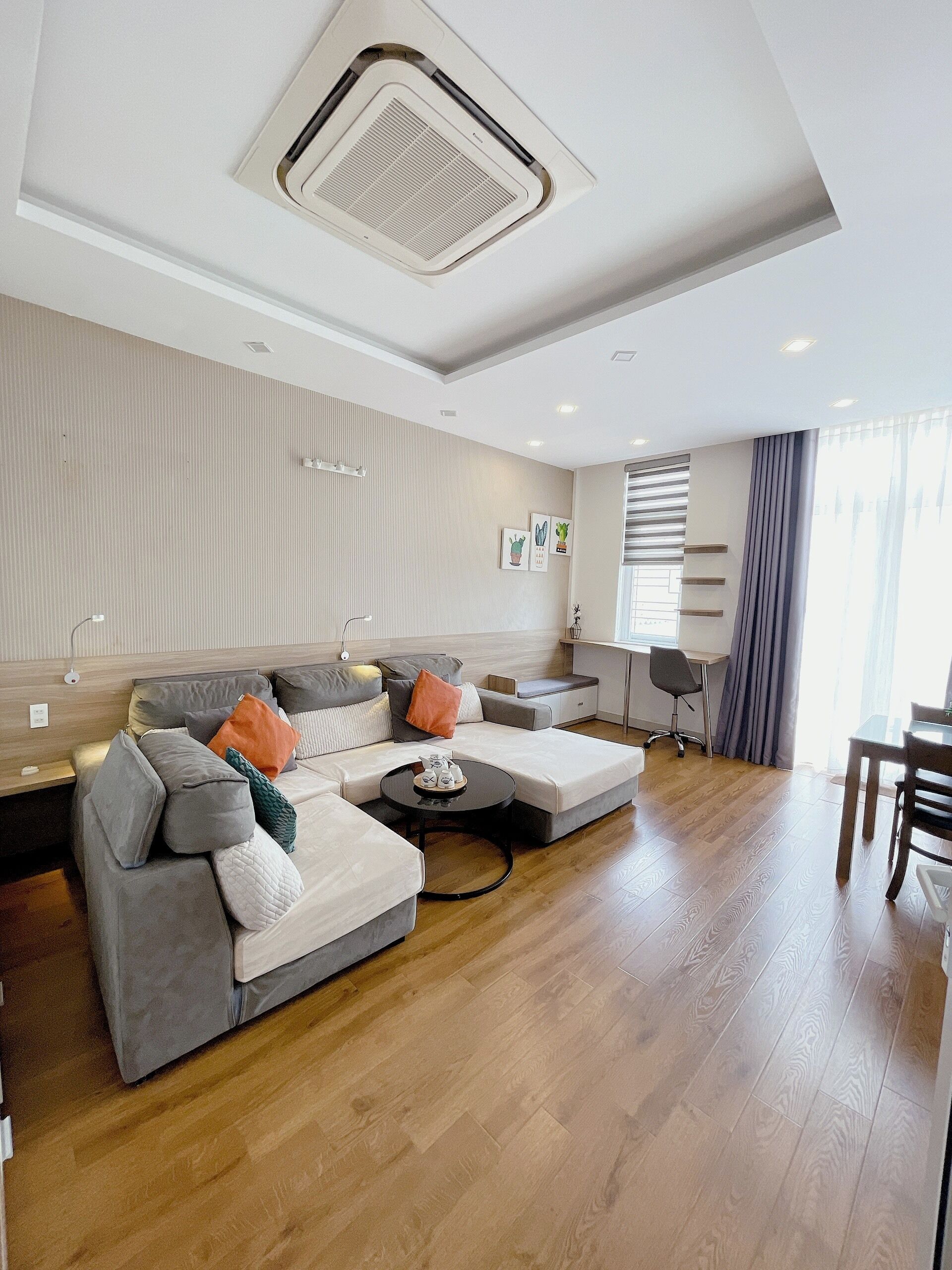 Apartment, 1 Schlafzimmer, Stadtblick | Wohnbereich | 40-Zoll-Flachbildfernseher mit Kabelempfang