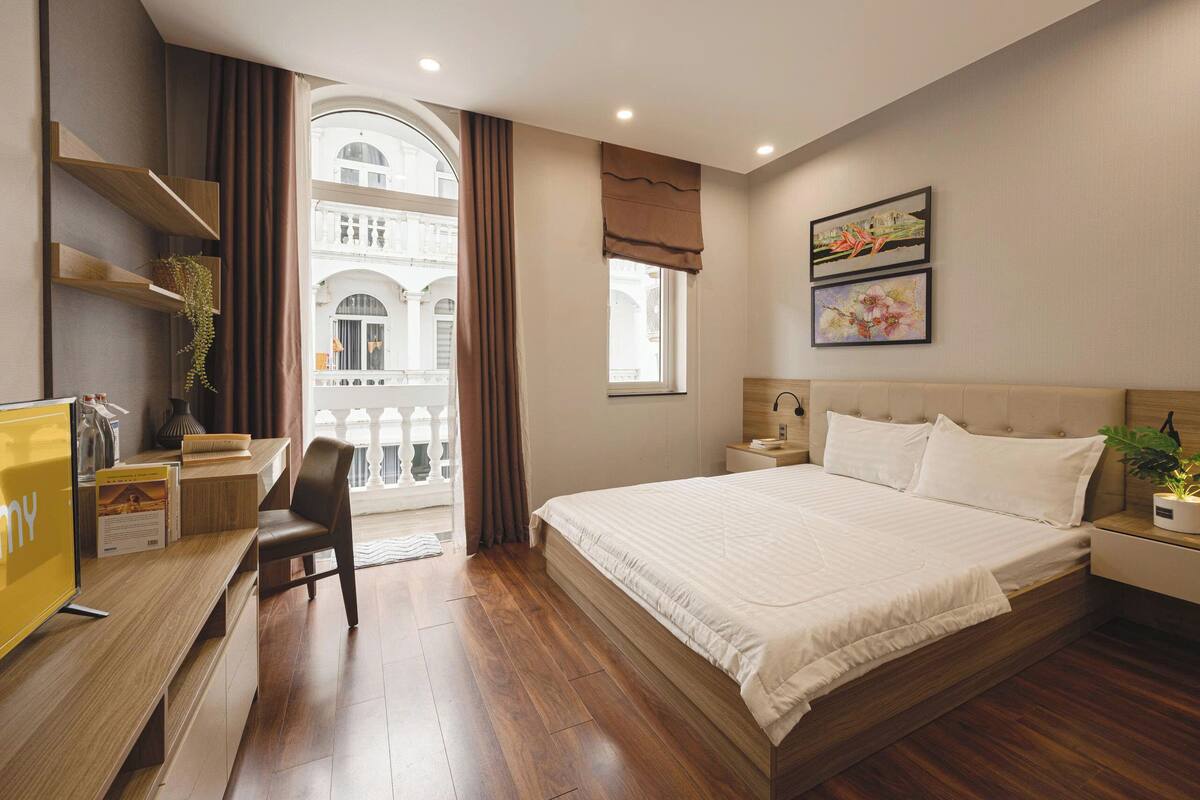 Apartment, 2 Bedrooms, City View | Premium bedding, minibar (some free items), desk
