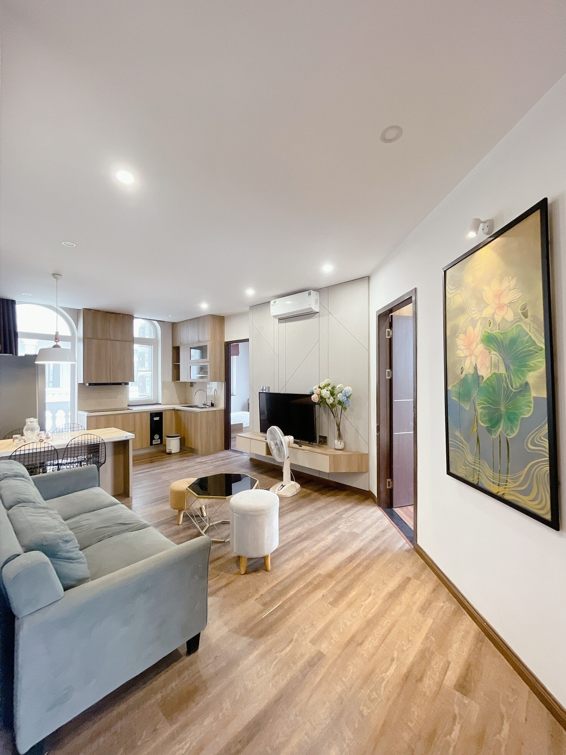 Apartment, 3 Bedrooms, City View | Living area | 40-inch flat-screen TV with cable channels