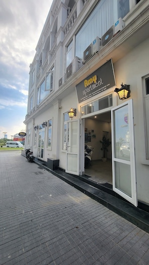 A two-story building with a sign for 'Amy Apartment'. - Amy Apartment Hue (Hue)