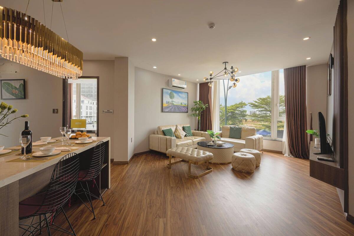 Apartment, 4 Bedrooms, City View | Living area | 40-inch flat-screen TV with cable channels