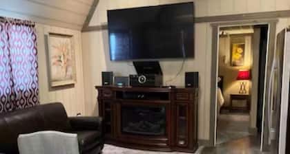 The Big Tiny White House