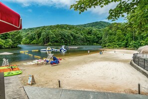 Beach nearby - Relaxing mountain retreat in Big Canoe with wrap around deck and babbling brook (Jasper)