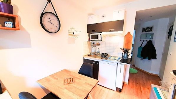 Fridge, microwave, coffee/tea maker