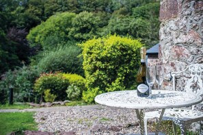 Outdoor dining - Caradog - 1 Bedroom - St Ishmael's (Haverfordwest)