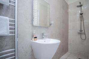 Een douche, een haardroger
