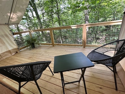 Valley Overlook, in heart of Cuyahoga Valley National Park - Glamping Tent S1