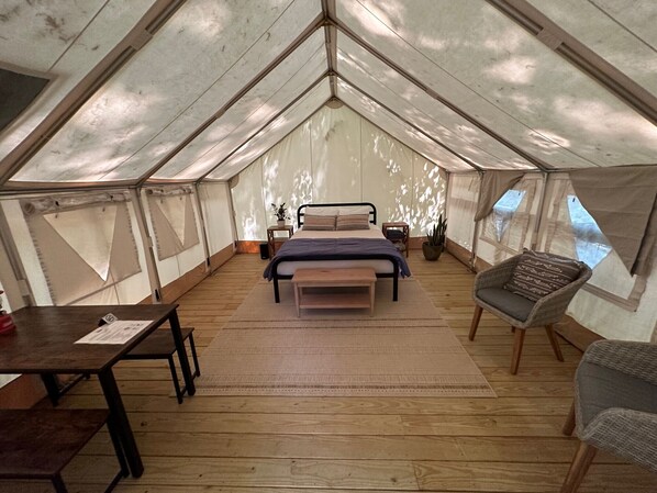 1 bedroom, bed sheets