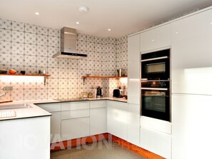 Refrigerador, microondas, horno y lavavajillas 