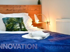 1 habitación, tabla de planchar con plancha, wifi gratis y ropa de cama 