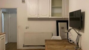 Flat-screen TV - Great Value Bedroom FERN 2 (London)
