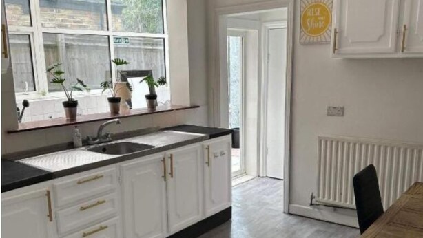 Deluxe Apartment | Private kitchen - Great Value Bedroom FERN 2 (London)