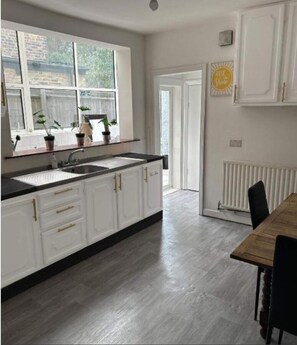 Private kitchen - Great Value Bedroom FERN 2 (London)