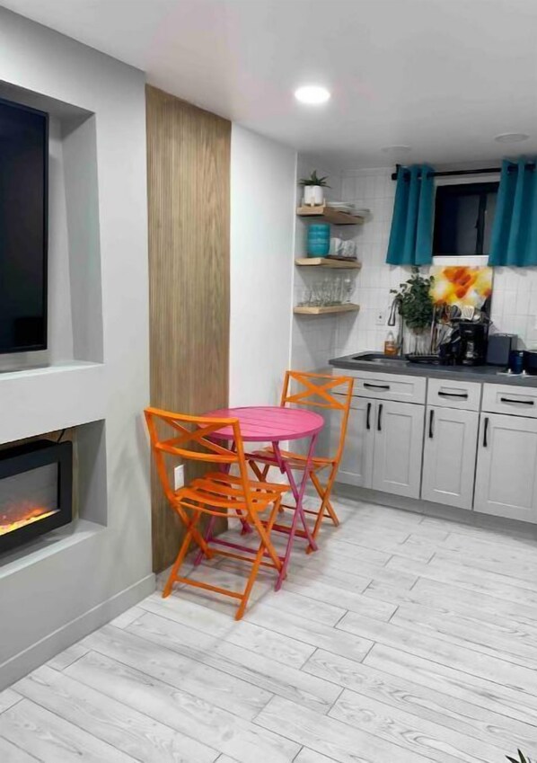 Dining - Studio 65 Rental (Brooklyn)