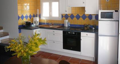 Bastidon indépendant dans grande propriété