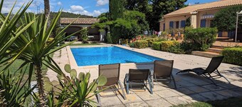 Bastidon Indépendant Dans Grande Propriété