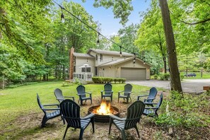 Property grounds - Attainable Convenient Serenity in South East Michigan West Suburbs (Northville)