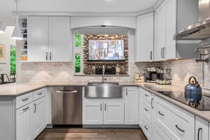 Fridge, microwave, oven, stovetop - Attainable Convenient Serenity in South East Michigan West Suburbs (Northville)