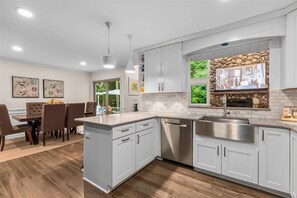 Fridge, microwave, oven, stovetop - Attainable Convenient Serenity in South East Michigan West Suburbs (Northville)