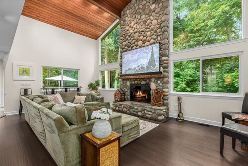 Attainable Convenient Serenity in South East Michigan West Suburbs