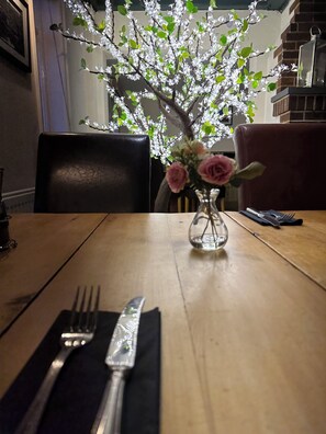 Restaurant - The Fish and Anchor Inn (Evesham)