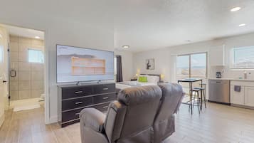 1 habitación, escritorio, tabla de planchar con plancha y wifi