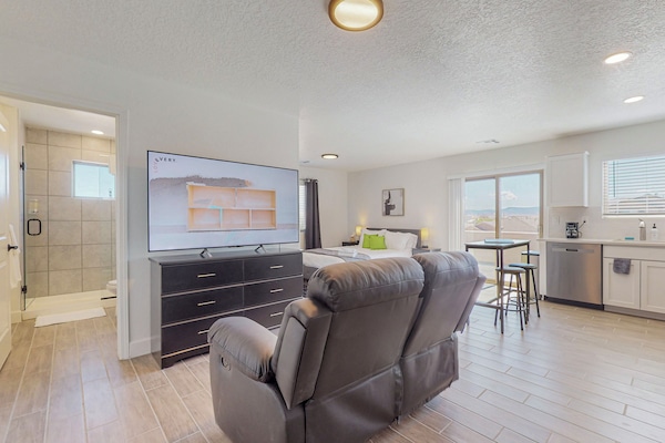 1 habitación, escritorio, tabla de planchar con plancha y wifi