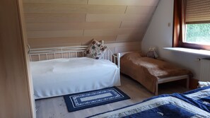1 bedroom, desk, free WiFi, bed sheets