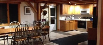 Professional/family/pet-friendly; fiber-optics in the forest, minutes to highway