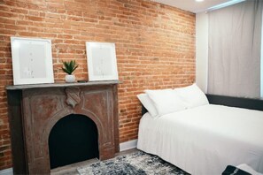 2 quartos, cofres nos quartos, ferros/tábuas de passar roupa