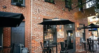 Sleek and Cozy Micro Fells Point Residence!