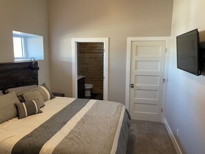 2 chambres, coffres-forts dans les chambres, fer et planche à repasser