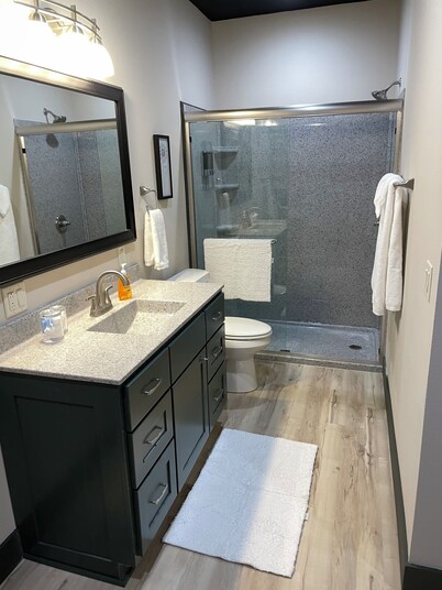 The Lawft, Suite 3, 2King Beds each with its own bath,No Cleaing Fee or Stairs
