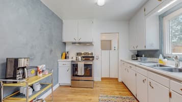 Refrigerador, microondas, horno y tostadora