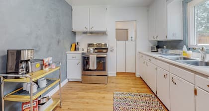 Adobe Home, 2bd/1ba, Garage, Dog