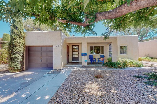 Adobe Home, 2bd/1ba, Garage, Dog