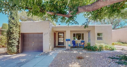 Adobe Home, 2bd/1ba, Garage, Dog