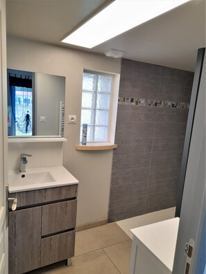 Chuveiro, secador de cabelo