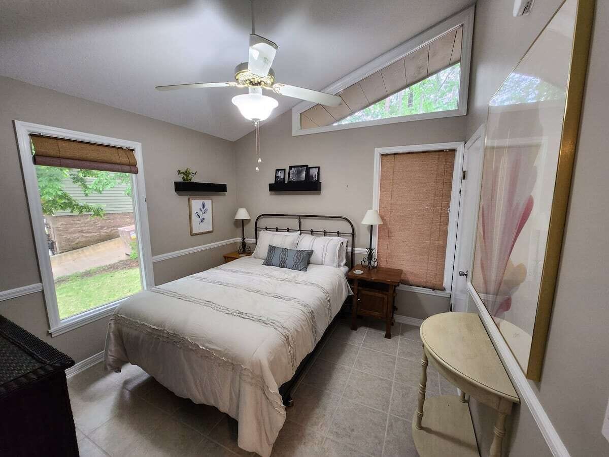 3 chambres, bureau, fer et planche à repasser, accès au Wi-Fi (inclus)