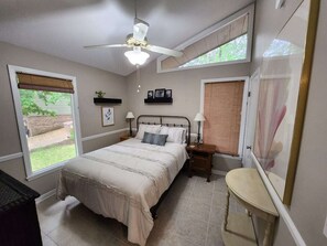 3 室のベッドルーム、デスク、アイロン / アイロン台、WiFi (無料)