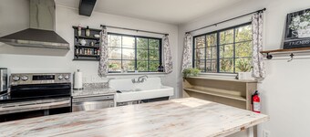 Downtown Historic 4 bedroom, 2 1/2 bath, 1/3 acre