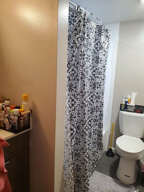 Handtücher, Seife, Toilettenpapier