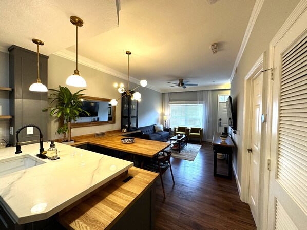 Smart TV, tenis de mesa y oficina 