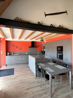 Dining - Grange Rénovée au Cœur du Village Proche du Château (Grezes)